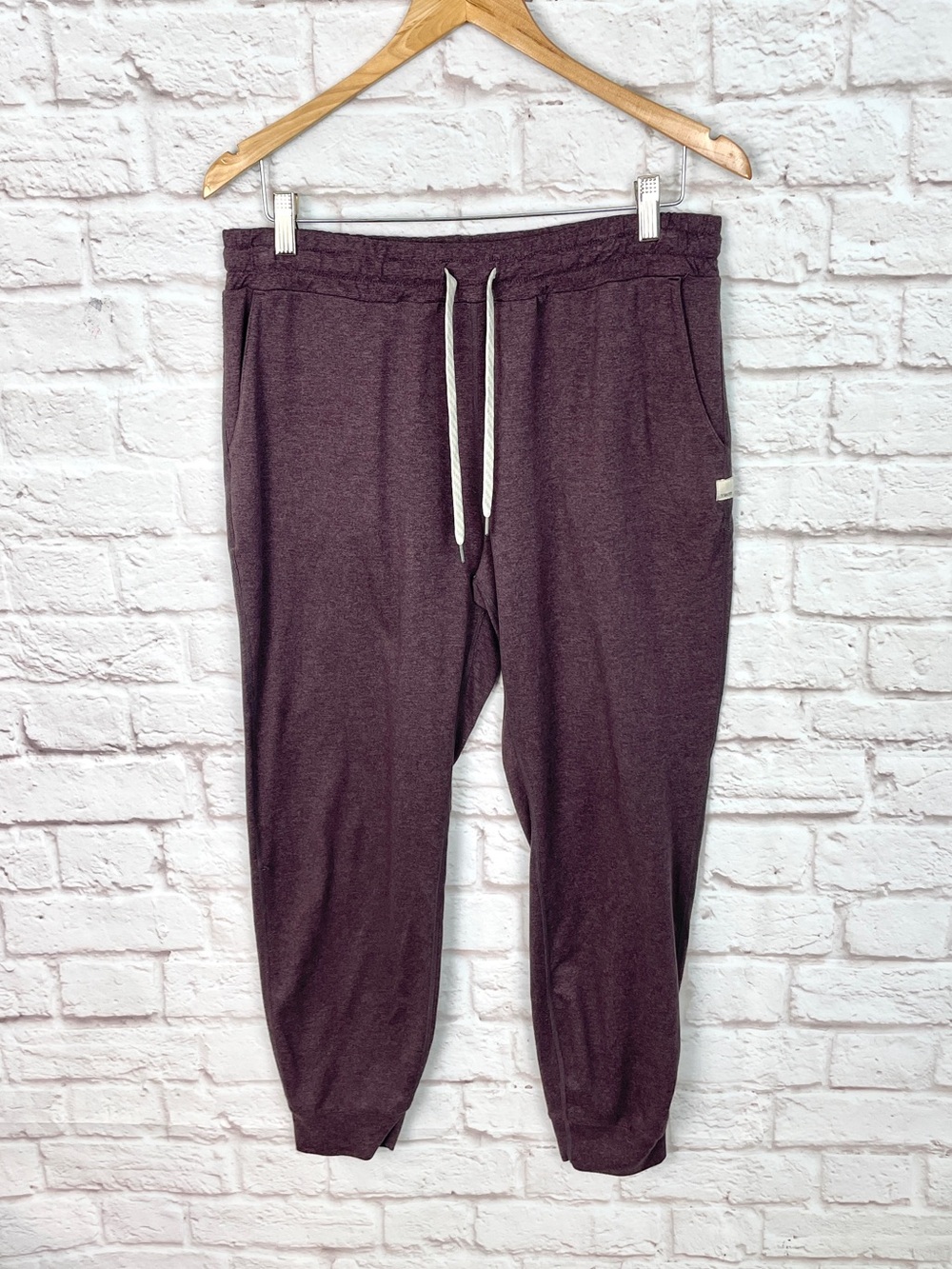 Vuori Performance Smoked Plum Jogger Size M ( Fair Condition )